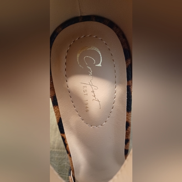Cheetah Print Comfort Chunky Heels, Size 7 - Picture 2 of 3
